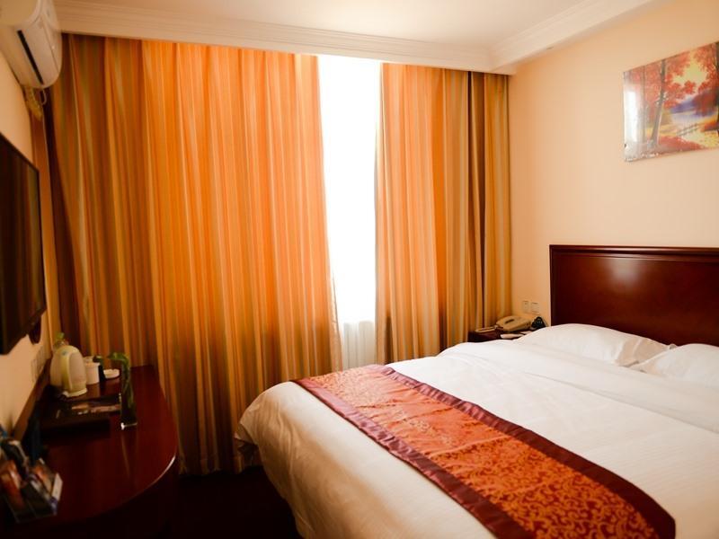 Пекин: GreenTree Inn Bajiao (E) Street Express Hotel