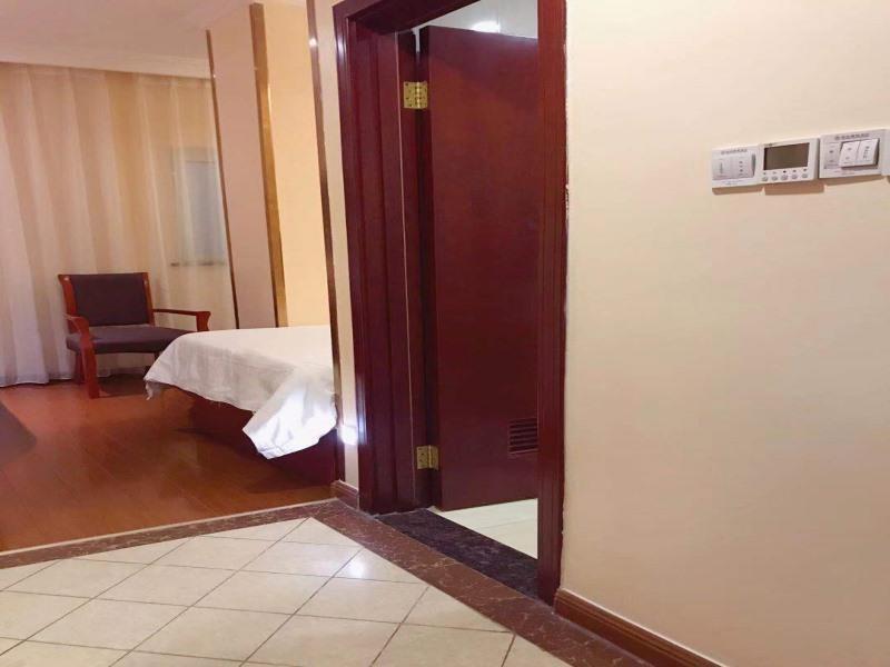 Пекин: GreenTree Inn Bajiao (E) Street Express Hotel