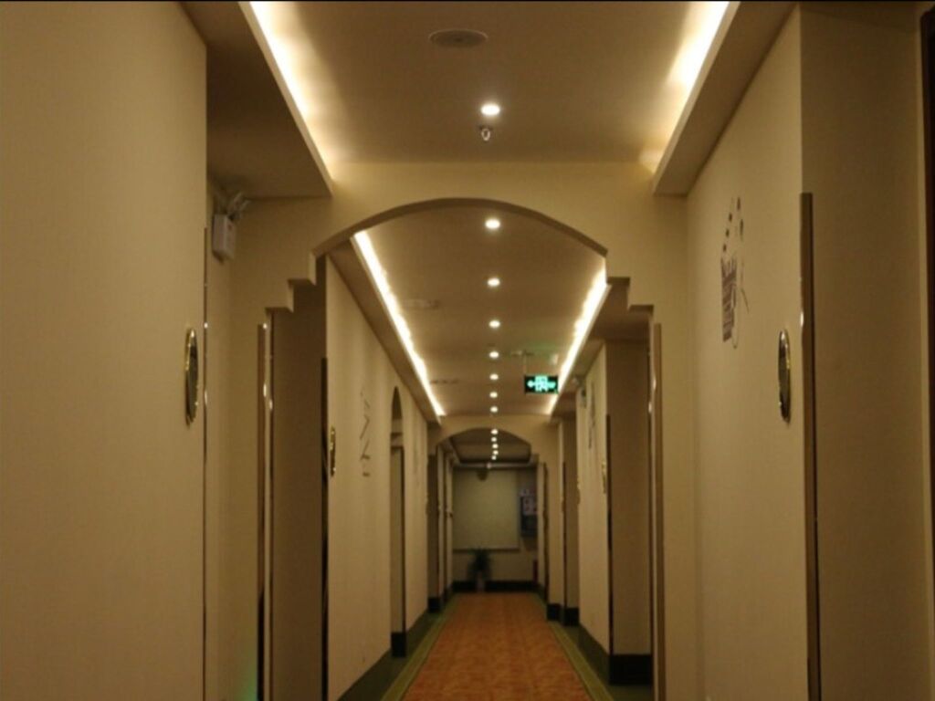 Сянси: GreenTree Inn Hunan Jishou Longshan Yuelu Avenue Business Hotel
