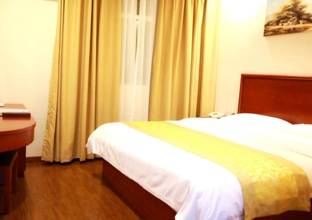 Шанхай: GreenTree Inn Shanghai Hongqiao Hub Cao An Road Huajiang Branch Road Express Hotel
