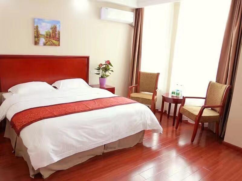 Тайчжоу: Green Tree Inn Taizhou Xinghua Wanda Plaza