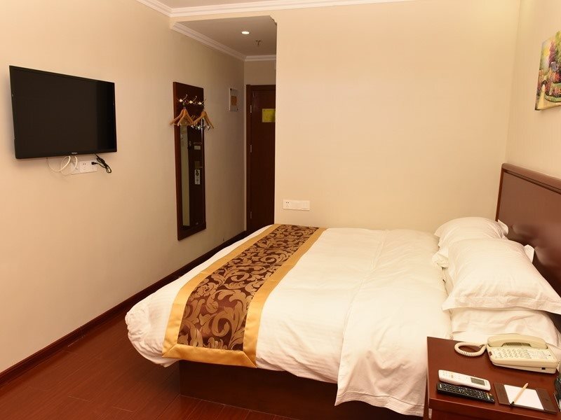 Цзинань: GreenTree Inn ShanDong Province Jinan Zhangqiu University City Express Hotel