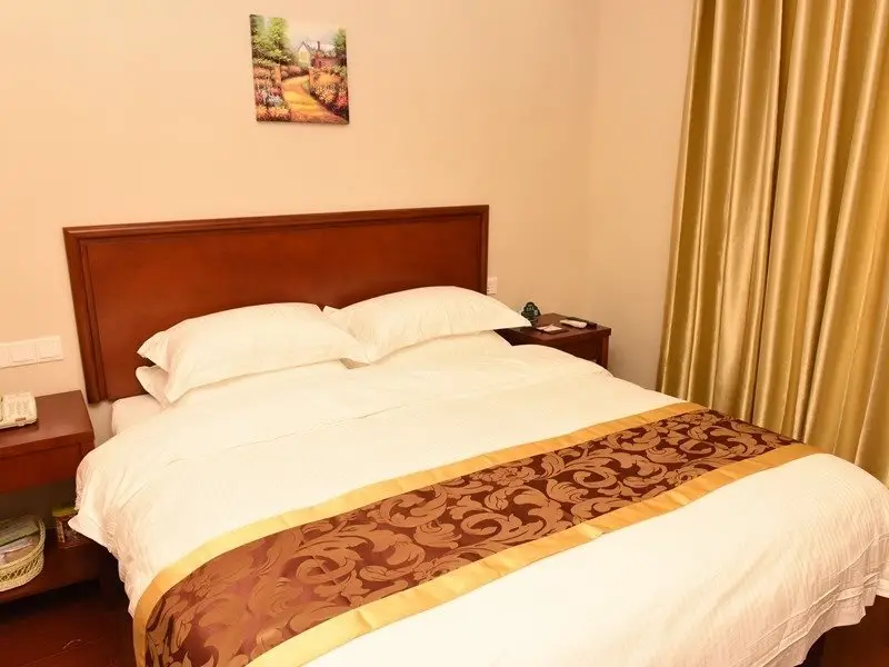 Цзинань: GreenTree Inn ShanDong Province Jinan Zhangqiu University City Express Hotel