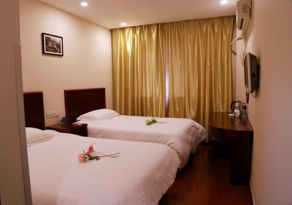 Шанхай: GreenTree Inn ShangHai South Lingyan Road Yangsi Metro Station Shell Hotel