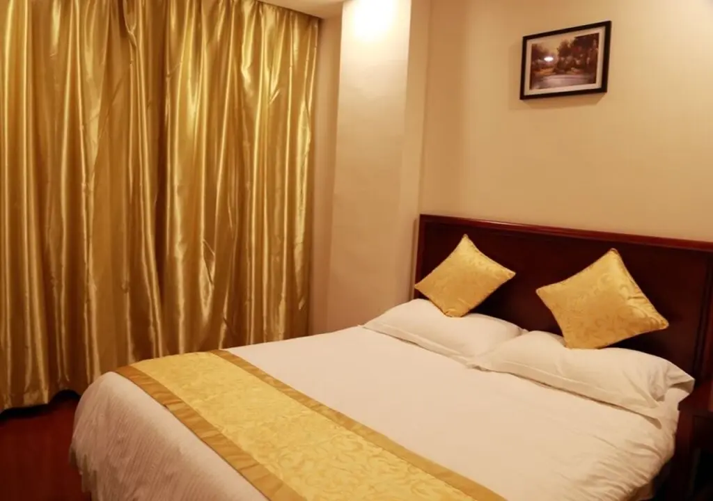 Шанхай: GreenTree Inn ShangHai South Lingyan Road Yangsi Metro Station Shell Hotel