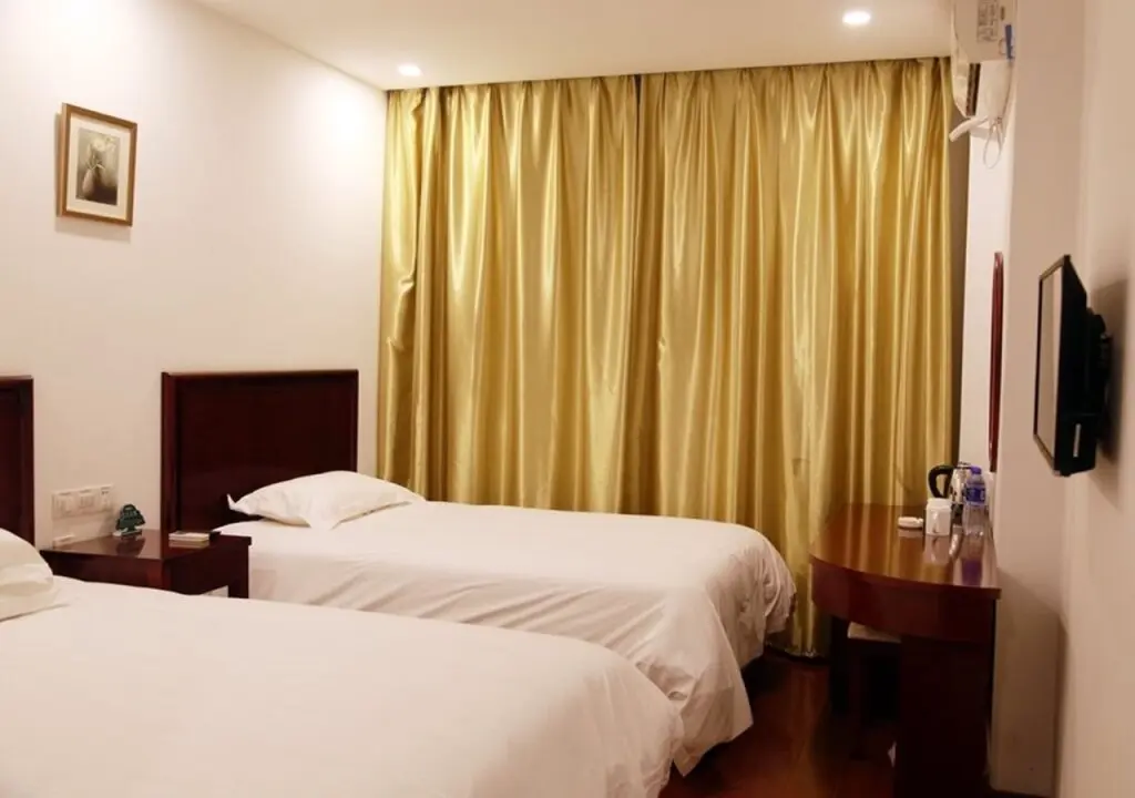 Шанхай: GreenTree Inn ShangHai South Lingyan Road Yangsi Metro Station Shell Hotel