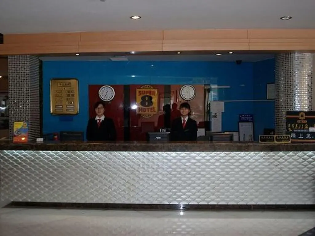 Шанхай: Super 8 Shanghai Hongqiao Transportation Hub Jiu Du Lu