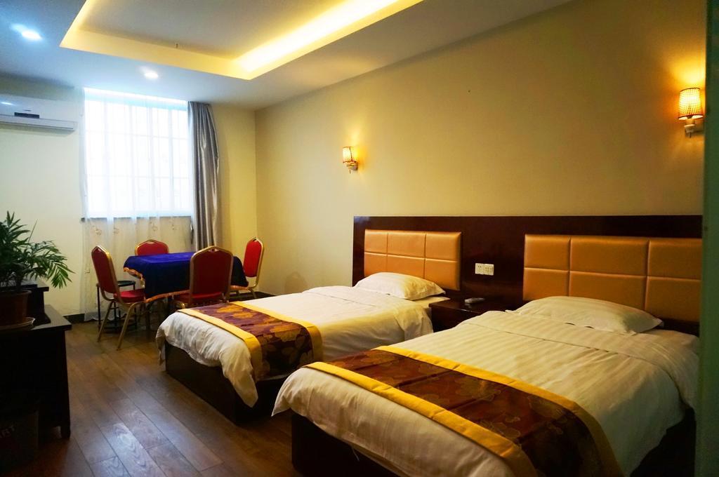 Шанхай: Super 8 Shanghai Hongqiao Transportation Hub Jiu Du Lu