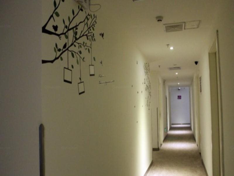 Гуанчжоу: V8 Hotel Jiaokou Subway Branch
