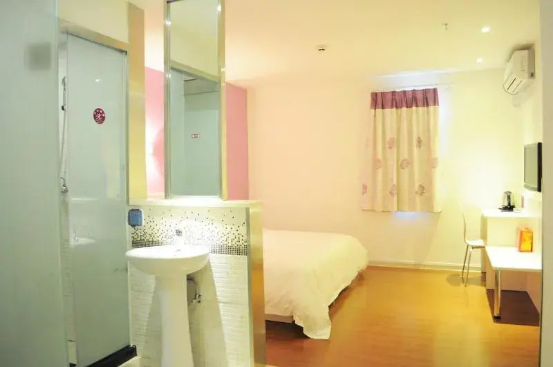 Гуанчжоу: V8 Hotel Jiaokou Subway Branch