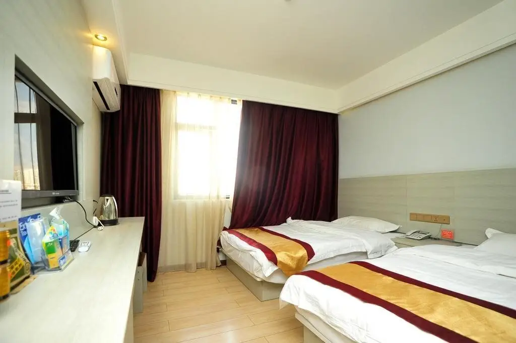 Куньмин: Juli Hotel (Juhua Village Airport Bus Stop)