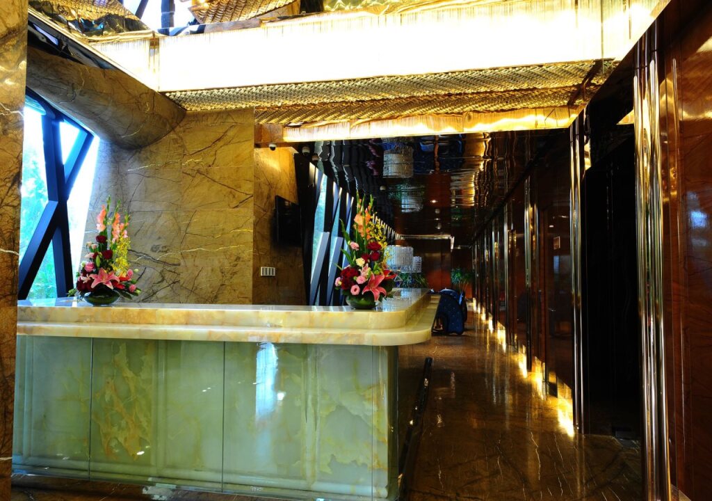 Sanya Beauty Crown Hotel — фото 1
