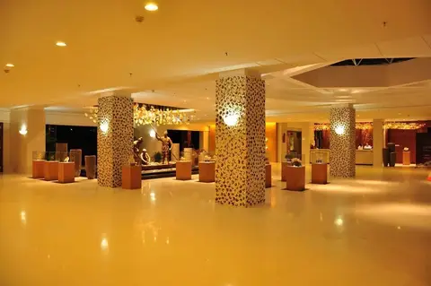 Sanya Jingrun Pearl Theme Hotel — фото 1