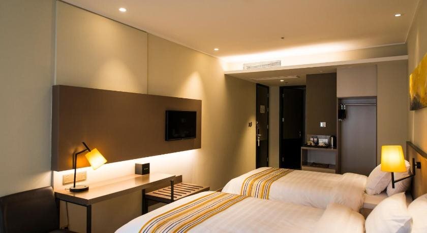 Шанхай: Home Inn Plus Shanghai Kongjiang Road Jiangpu Road Metro Station