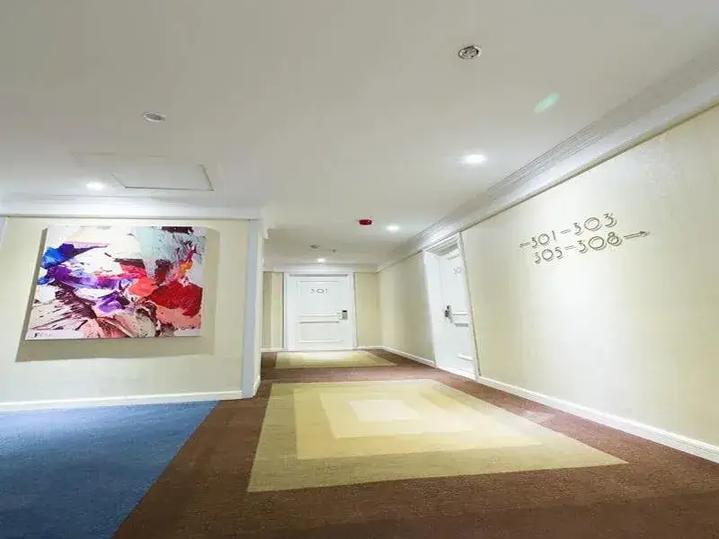 Циндао: H Hotel HongKong Middle Road