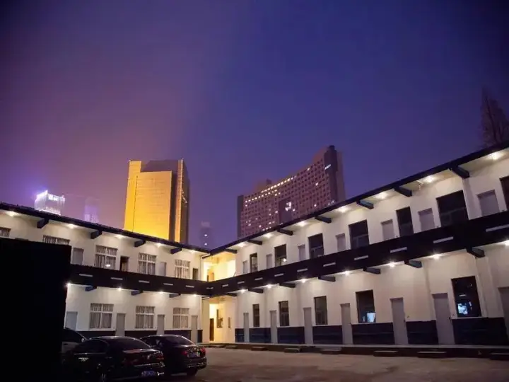 Циндао: Hola Motel