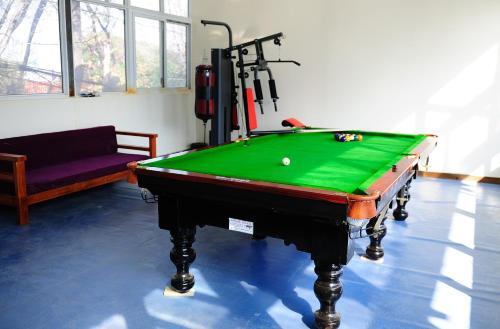 Дали: Dali Photography Theme Hostel
