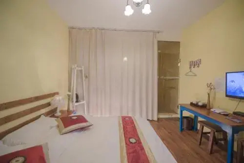 Дали: Dali Photography Theme Hostel