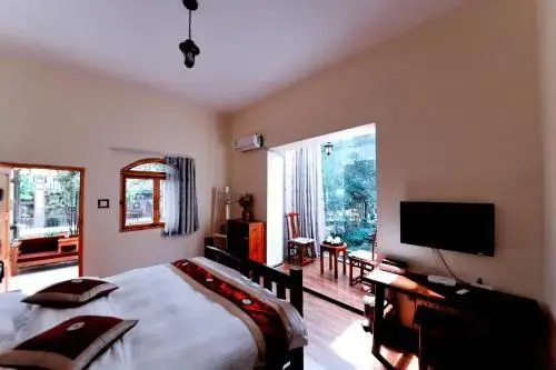 Дали: Dali Photography Theme Hostel