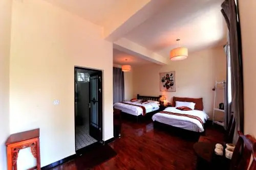 Дали: Dali Photography Theme Hostel