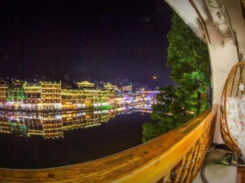 Сянси: Fenghuang Jinshuian Inn