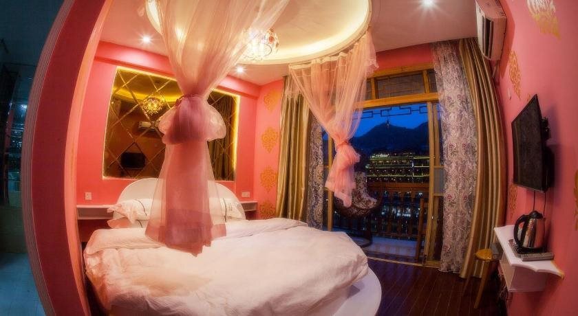 Сянси: Fenghuang Jinshuian Inn
