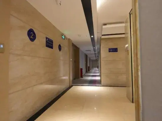 Гуанчжоу: Super 8 Guangzhou Jiangnan Avenue West Metro Stati