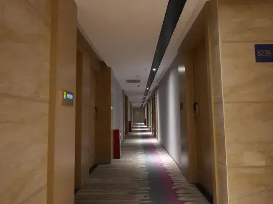 Гуанчжоу: Super 8 Guangzhou Jiangnan Avenue West Metro Stati