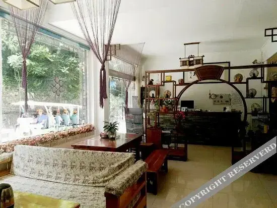 Дали: Yun Yu Inn