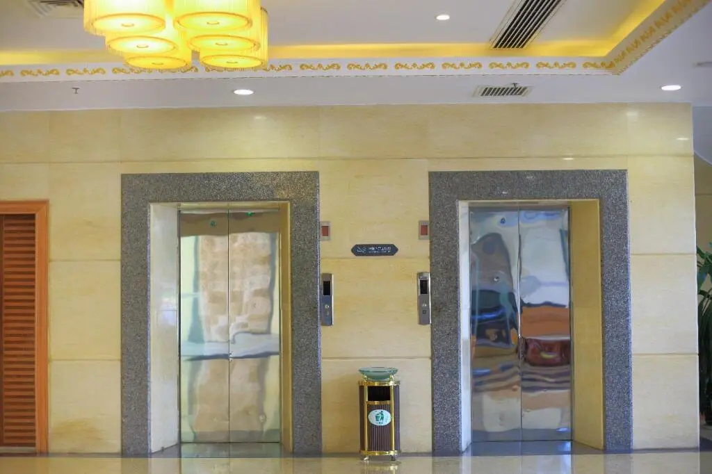 Чжуншань: Chonpines Hotels·Zhongshan Xiaolan LRT Station