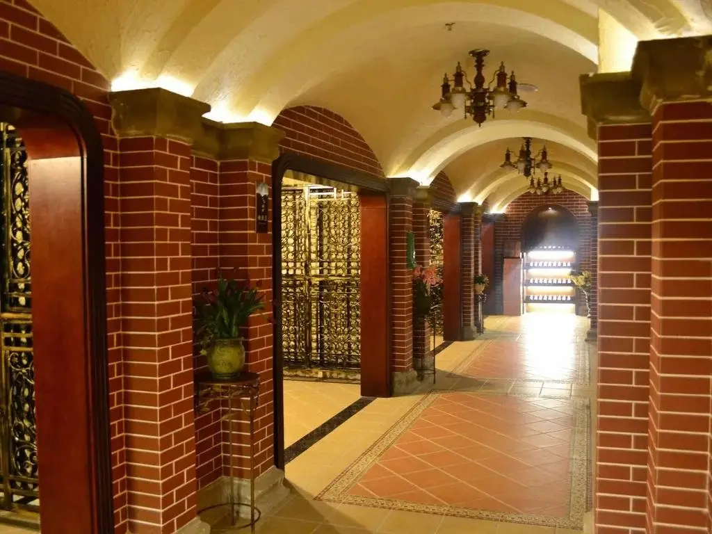Наньпин: Junding Huayue Hotel