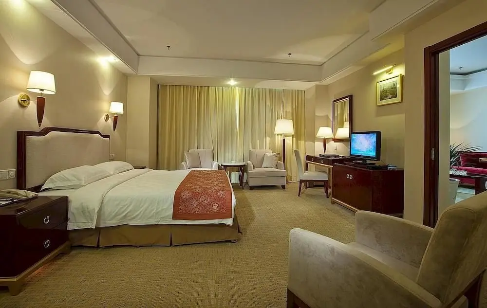 Чэндэ: Chengde Tianbao Hotel