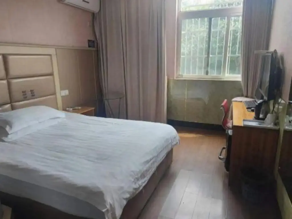 Нинбо: Ningbo Risheng Inn