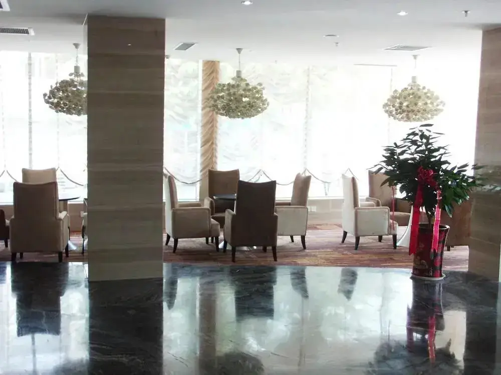 Вэйхай: Rongcheng Celebrity Hotel High Speed Rail Station Shop