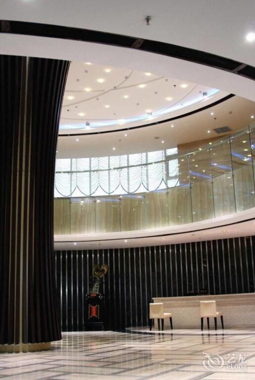 Вэйхай: Rongcheng Celebrity Hotel High Speed Rail Station Shop