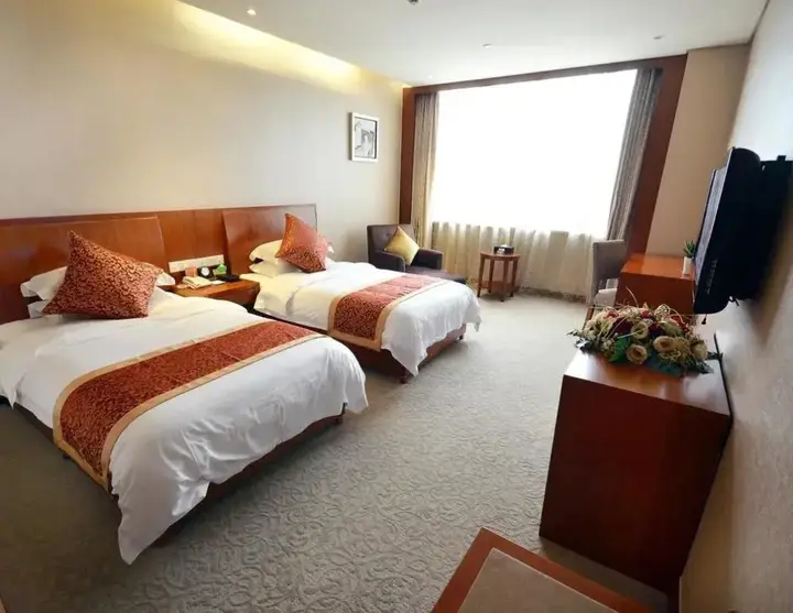 Цзясинь: Austrian Hotel