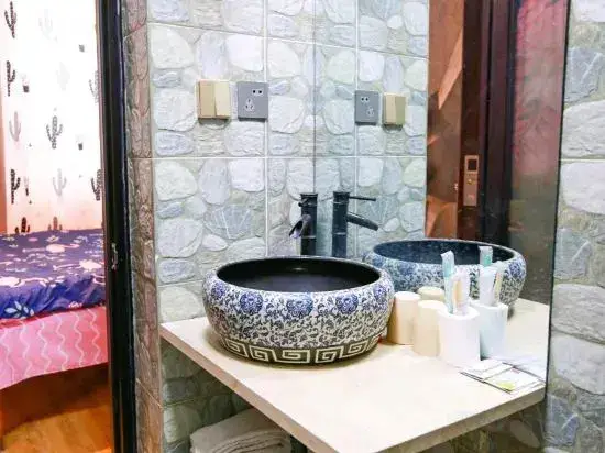 Дали: Li Zhongxia Hostel