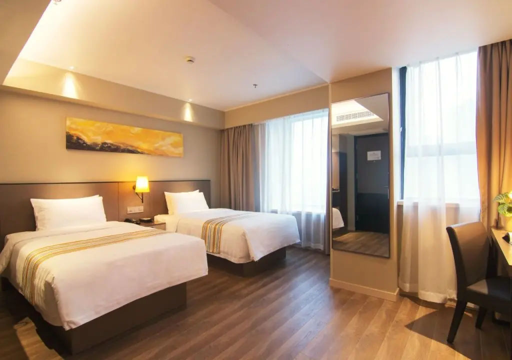 Шанхай: Homeinnplus-Shanghai Yushan Road Yuanshen Sports Center