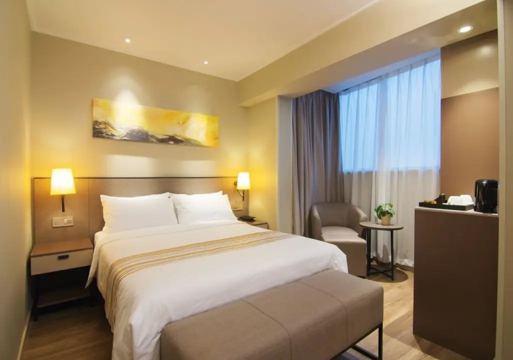Шанхай: Homeinnplus-Shanghai Yushan Road Yuanshen Sports Center