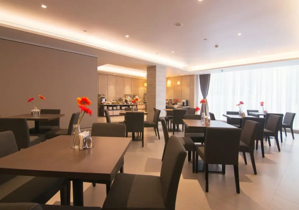Шанхай: Homeinnplus-Shanghai Yushan Road Yuanshen Sports Center