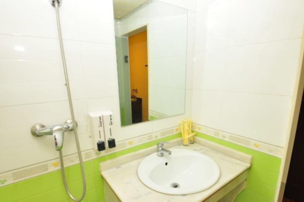 Гуанчжоу: Yimi Hotel Sanyuanli Metro Station