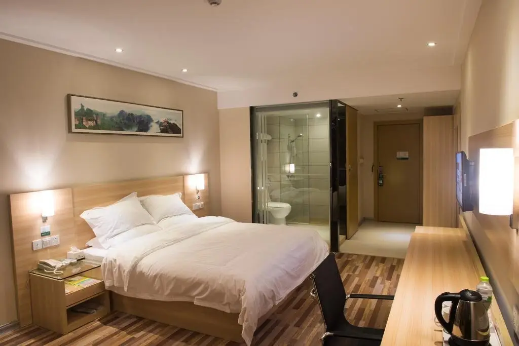 Huayi Hotel — фото 1
