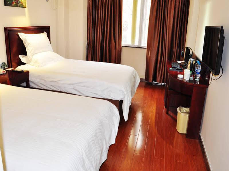 Хэфэй: GreenTree Inn Hefei Baohe District West Wuhu Road Jinzhai Road Express Hotel