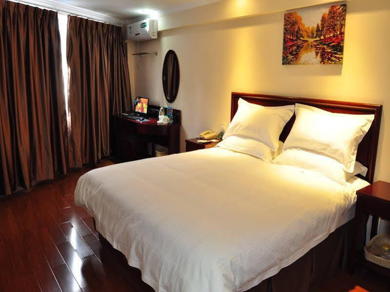 Хэфэй: GreenTree Inn Hefei Baohe District West Wuhu Road Jinzhai Road Express Hotel