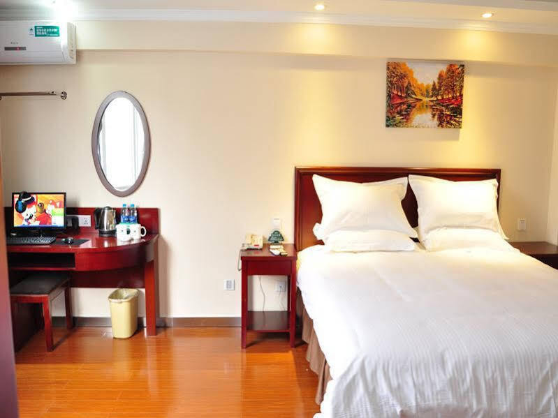 Хэфэй: GreenTree Inn Hefei Baohe District West Wuhu Road Jinzhai Road Express Hotel