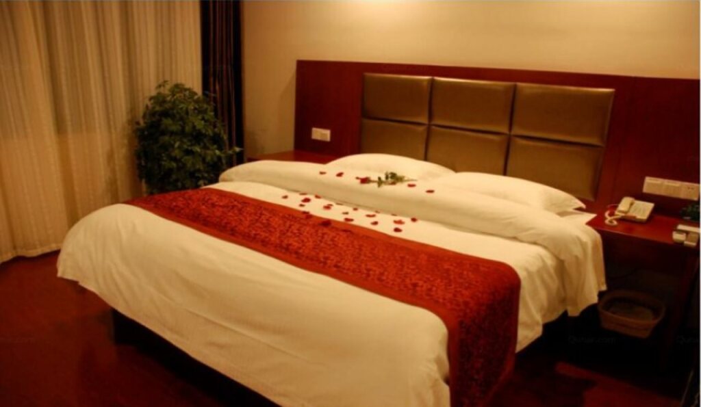 Хэфэй: GreenTree Inn HeFei LongChuan Road South Hefei Railway Station Business Hotel
