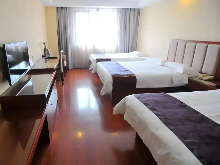 Циндао: GreenTree Inn Shandong Qingdao Wuyishan Road Jiashike Shopping center Business Hotel