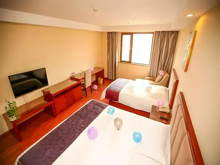 Циндао: GreenTree Inn Shandong Qingdao Wuyishan Road Jiashike Shopping center Business Hotel