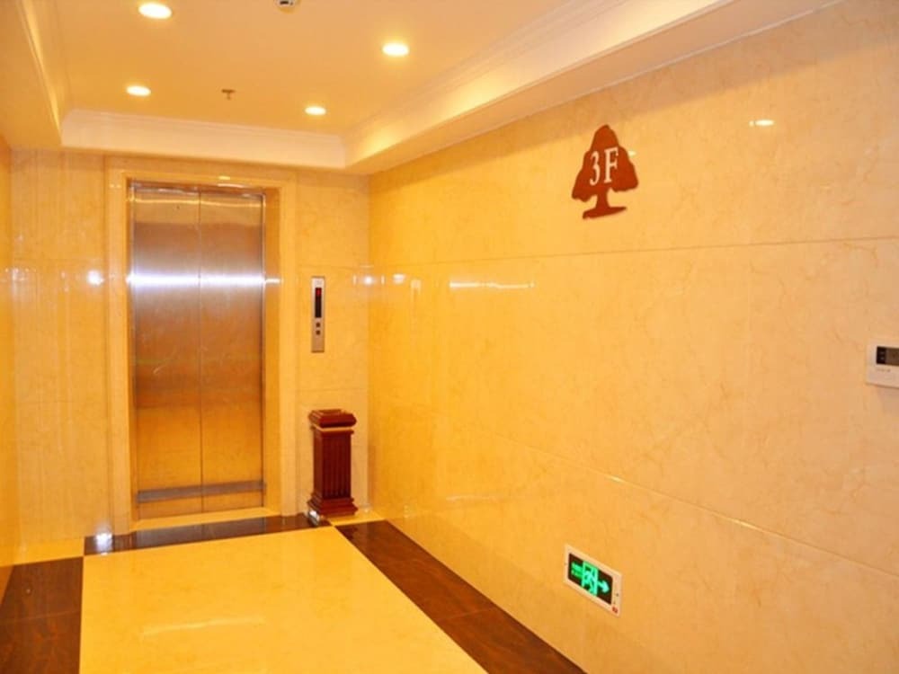 Тайчжоу: GreenTree Inn Taizhou Taixing East Guoqing Road RT Mart Business Hotel