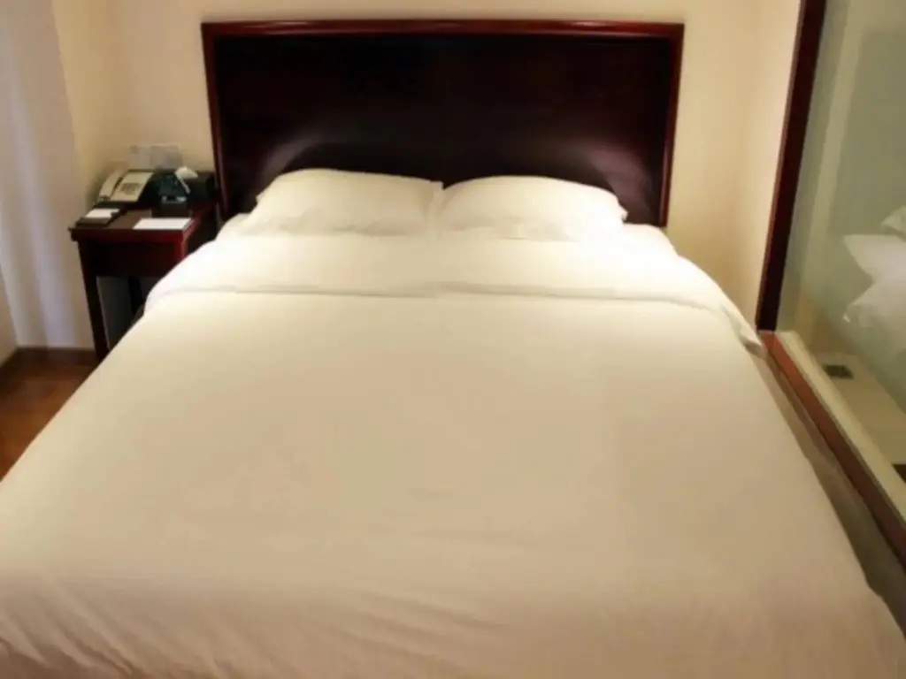 Greentree Inn Longhua Bus Station Shell Hotel — фото 1
